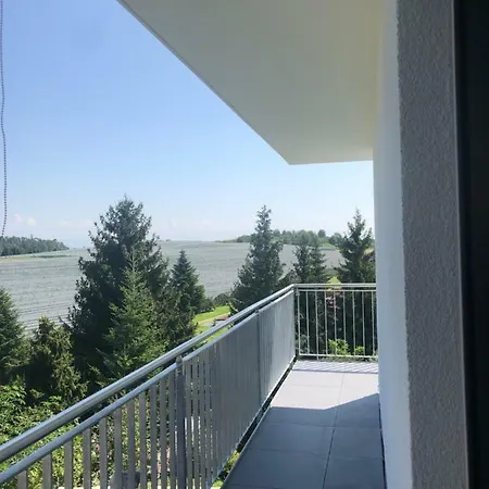 Moderne Mit Bergsicht Apartment Friedrichshafen