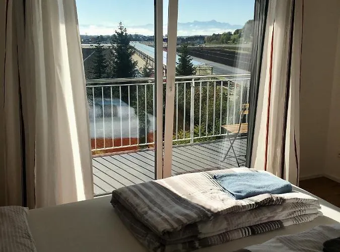 Moderne Mit Bergsicht *